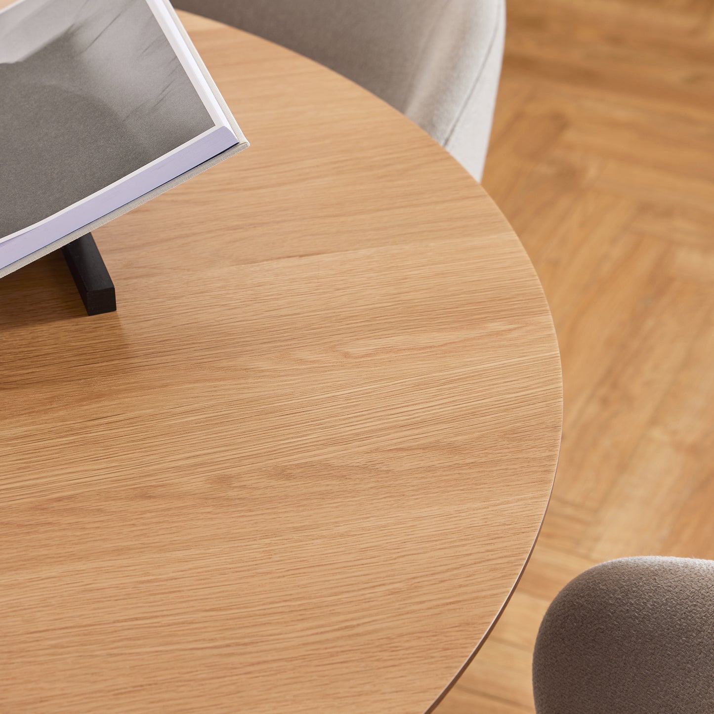 Soli Round Table in Oak/Black 120x75cm includes 4 Darlene Dining Chairs includes Armrest and Swivel Function in Beige